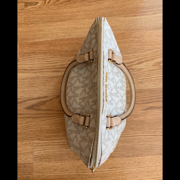 Michael Kors Purse - Picture 7 of 7